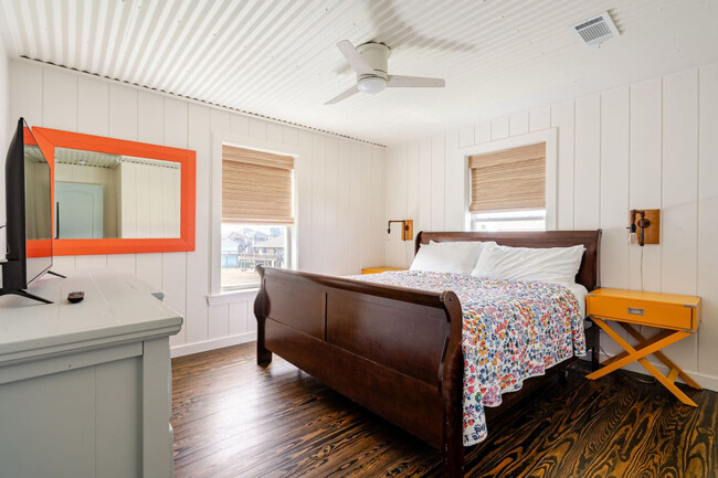 Building Photo - 907 S Cove Dr