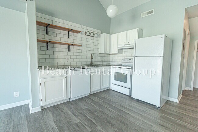 Building Photo - Third Floor Condo