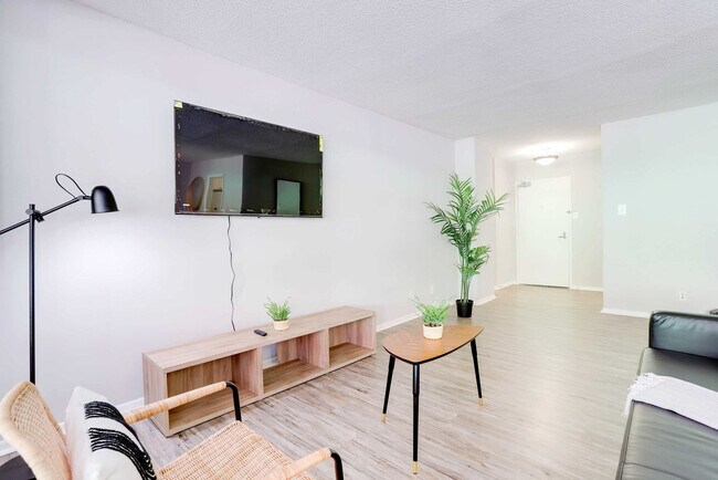 Building Photo - 2111 Richmond Hwy