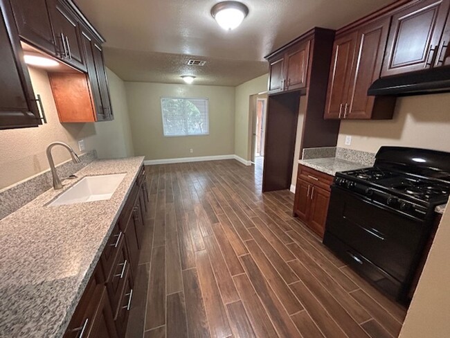 Building Photo - *** MOVE IN SPECIAL - $300.00 OFF FIRST MONTHS RENT***