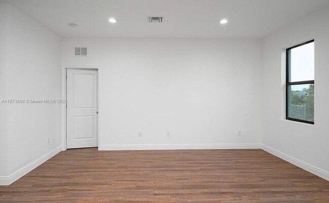 Building Photo - 8007 Vega Ct