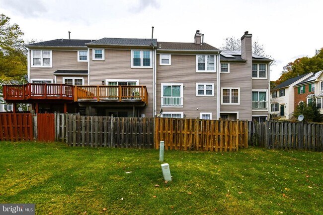 Building Photo - 915 Westlake Dr