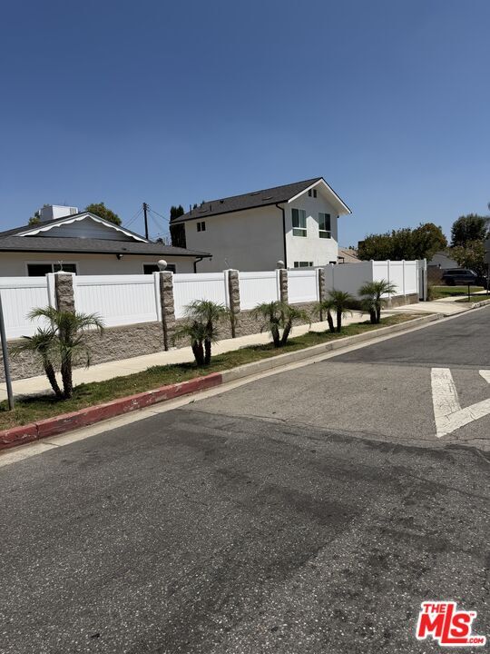 Building Photo - 8550 Gloria Ave
