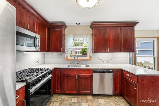 Building Photo - 920 Fairfax Ct