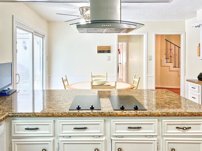 Building Photo - 16902 Summit Oaks Ln