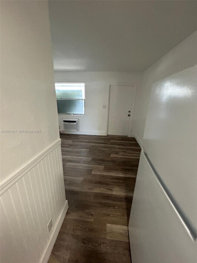 Building Photo - 1035 N Andrews Ave