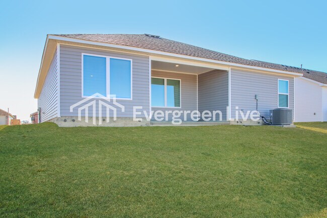 Building Photo - 1100 W Lawton Rd