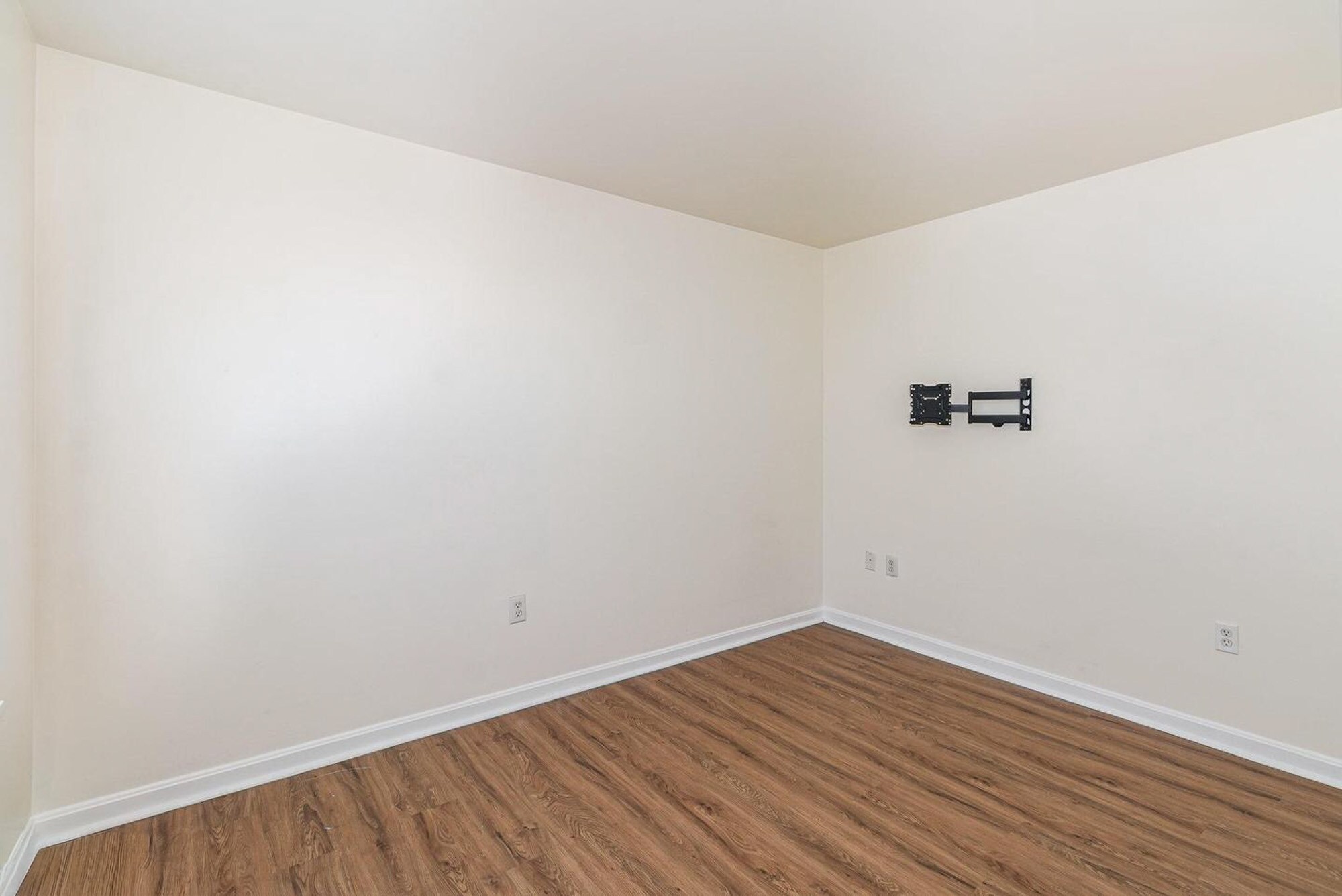 Building Photo - 6280 Spring Knoll Dr