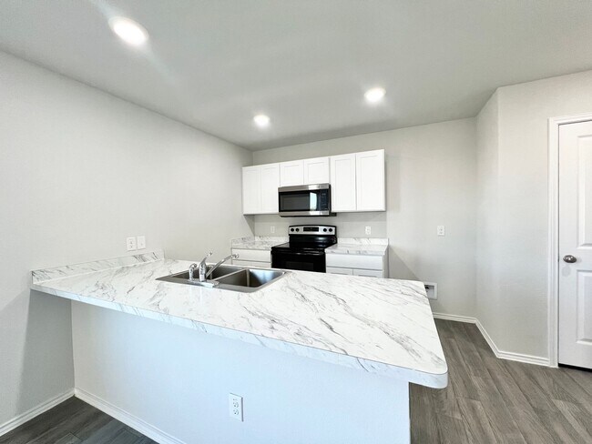 Building Photo - Stunning New Build with 5 Bedrooms & Moder...