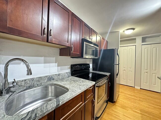 Building Photo - 4180 N Marine Dr