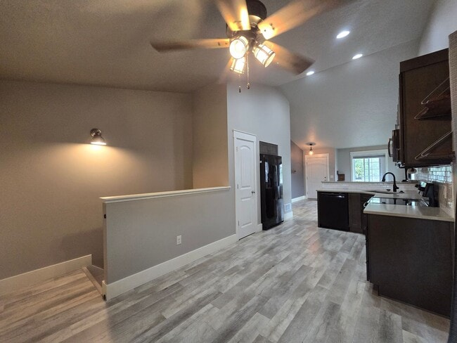 Building Photo - 4 bed 2 bath home in Josephine Crossing