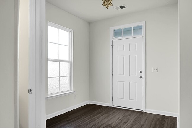 Building Photo - Beautiful 3 Bedroom, 2.5 Bath-Monks Corner in Riverstone