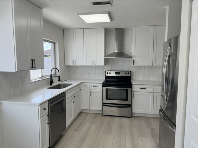 Building Photo - Remodeled 4-bedroom 2 bath 2 car garage in...