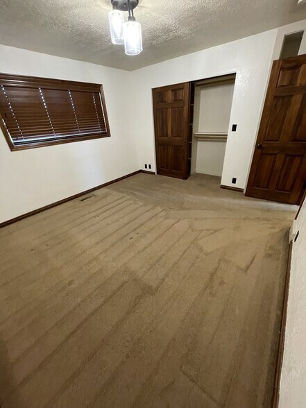 Building Photo - 582 E 4400 S