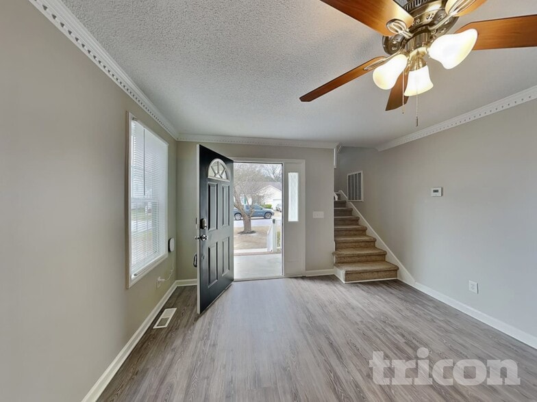 Building Photo - 337 Montclaire Ln