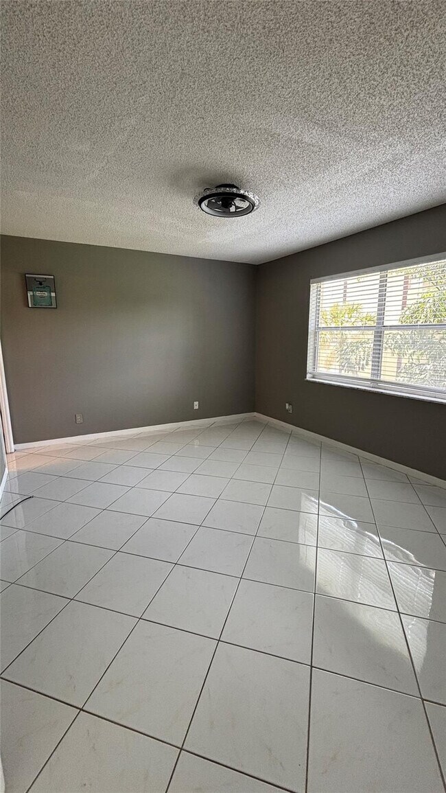 Building Photo - 6300 S Falls Cir Dr