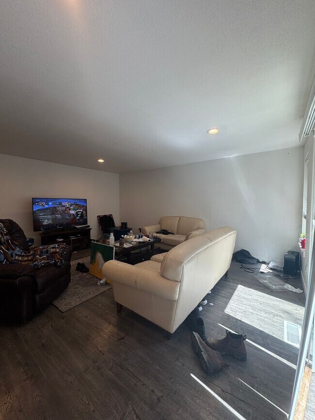 Building Photo - 3-Bedroom Home for Rent