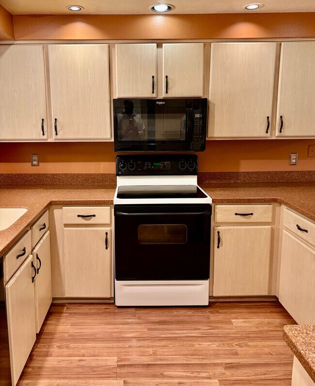 Building Photo - 3 Bed / 2.5 Bath Redmond single family hom...