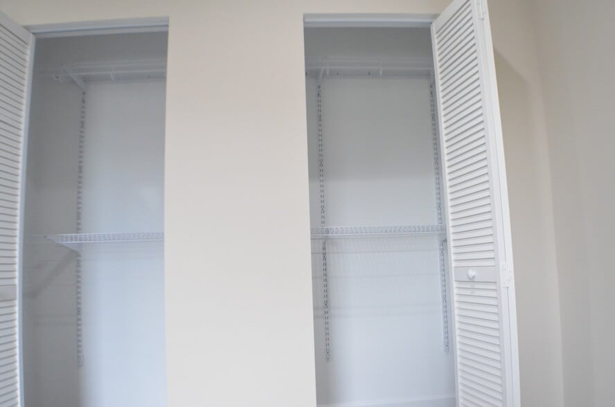 Building Photo - 563 Burritt St