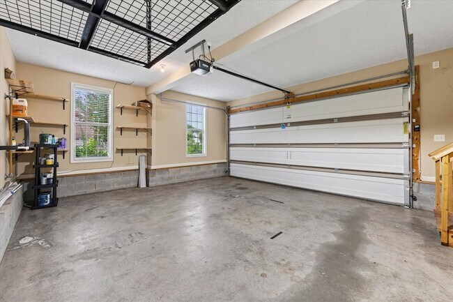 Building Photo - 1484 Apache Way