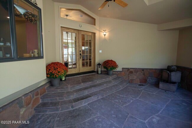 Building Photo - 270 Long