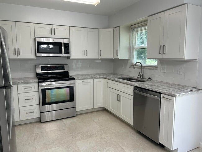 Building Photo - 971 Gulfport Rd SE