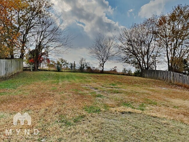 Building Photo - 1000 W Snider St