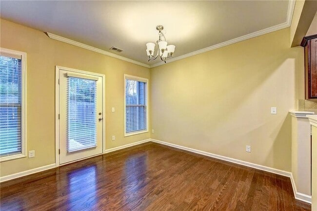 Building Photo - 1075 Hampton Oaks Dr