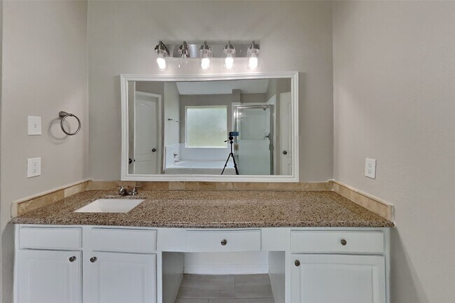 Building Photo - 16830 Needle Ridge Ct