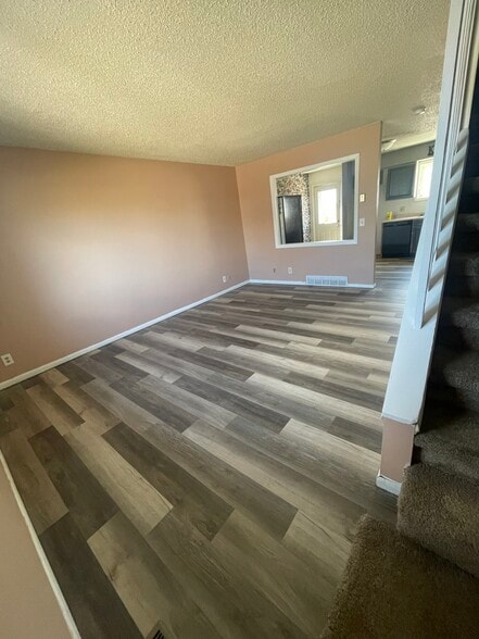 Building Photo - 822 Badger Ln