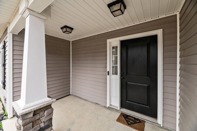 Building Photo - 211 Lynden Ln