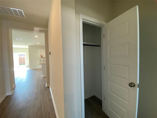 Building Photo - 2408 Oscar Eli Pl