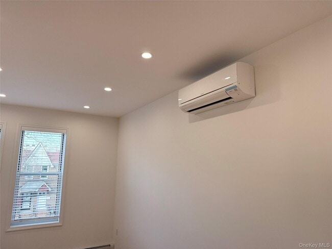 Building Photo - 40-18 50th Ave