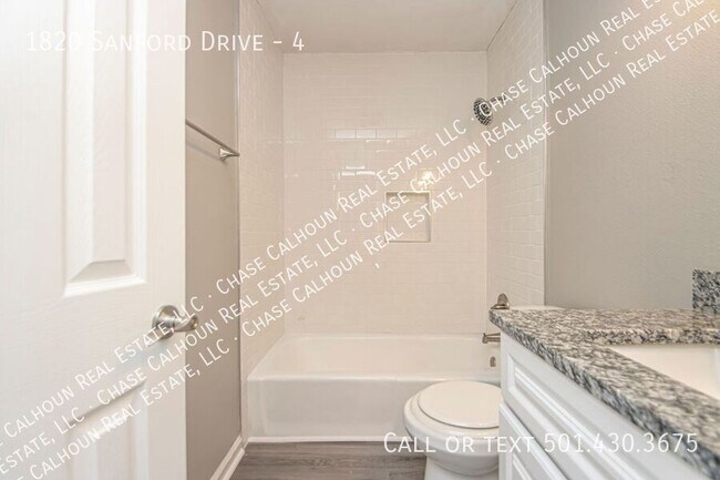 Building Photo - 1820 Sanford Dr