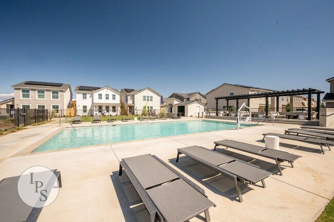 Building Photo - 2830 E Tamarind Dr