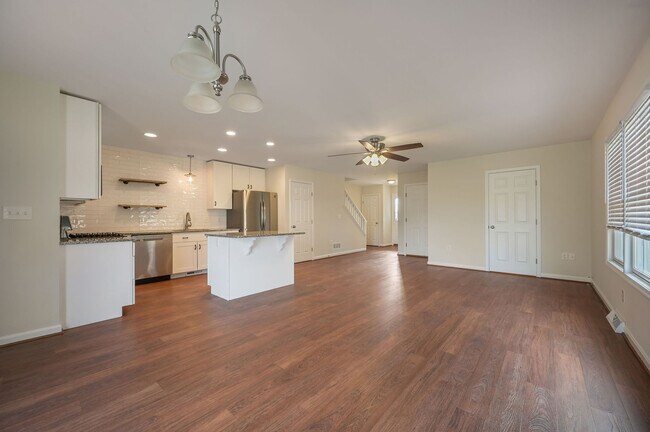 Building Photo - 12265 Willow Grove Rd