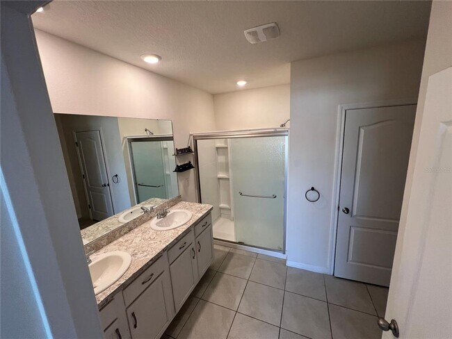 Building Photo - 1143 Cambridge Dr