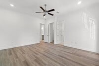 Building Photo - 212 Kara Lake Dr