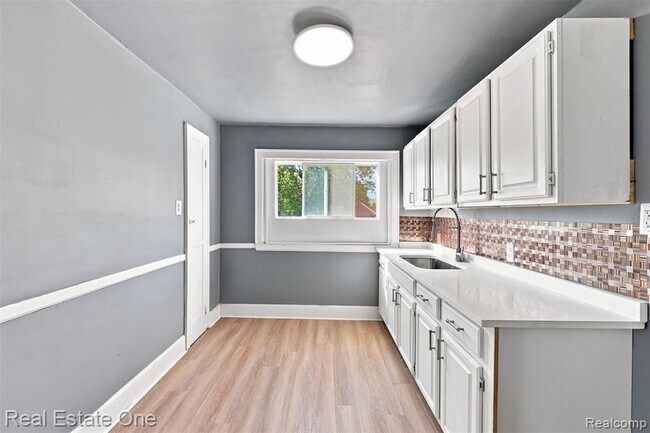 Building Photo - 15401 Littlefield St