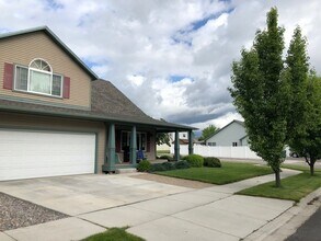 Building Photo - 2521 Stratford Ln