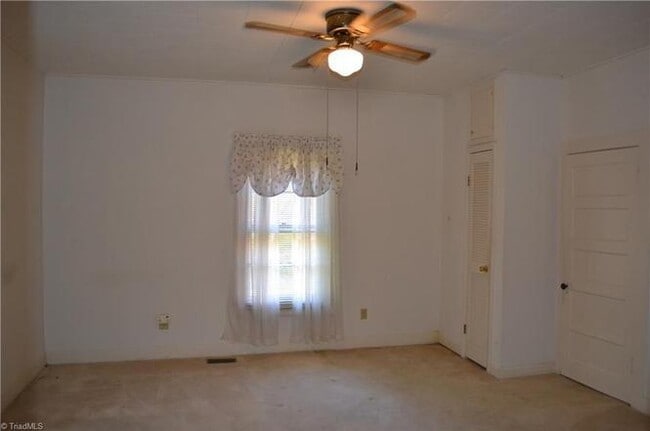 Building Photo - 601 W Washington St