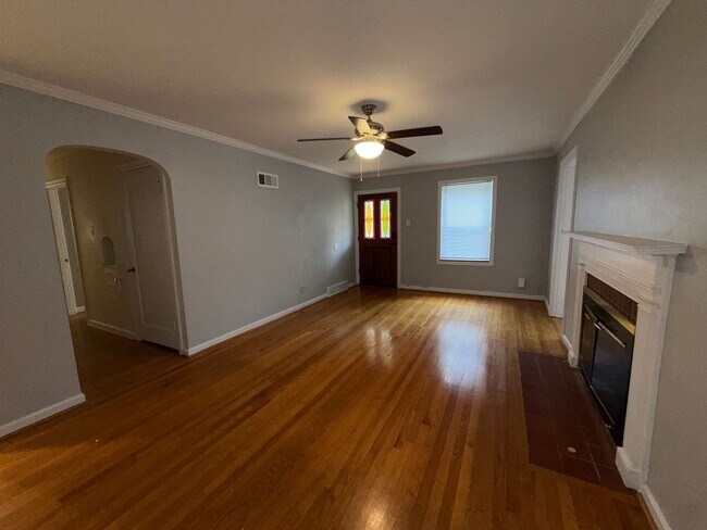 Building Photo - 421 Cannonbury Dr