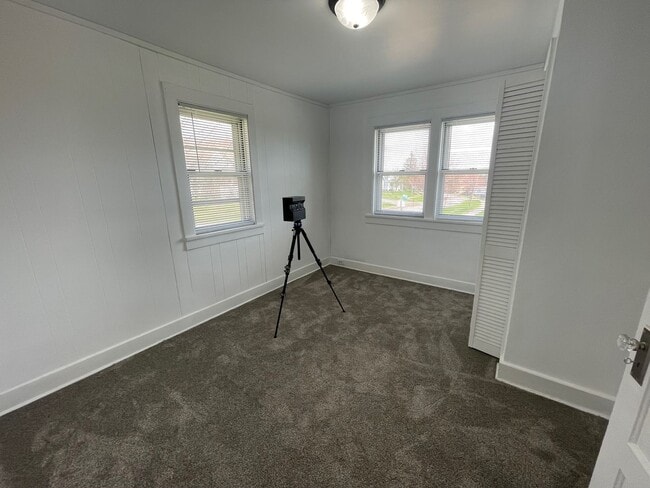 Building Photo - 102-104 Morley Pkwy