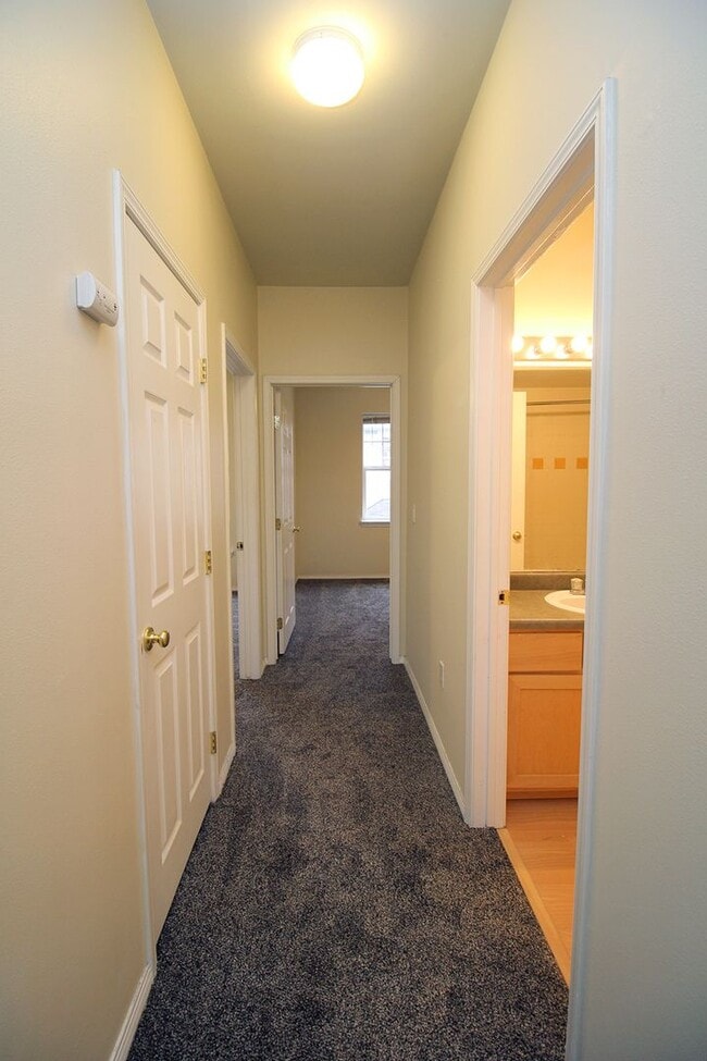 Building Photo - 1180 NE 63rd Way