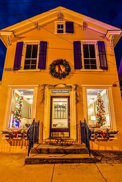 Building Photo - 32 Bridge St