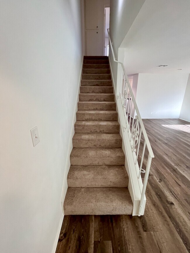Upper stairway to bedrooms - 5215 Sepulveda Blvd