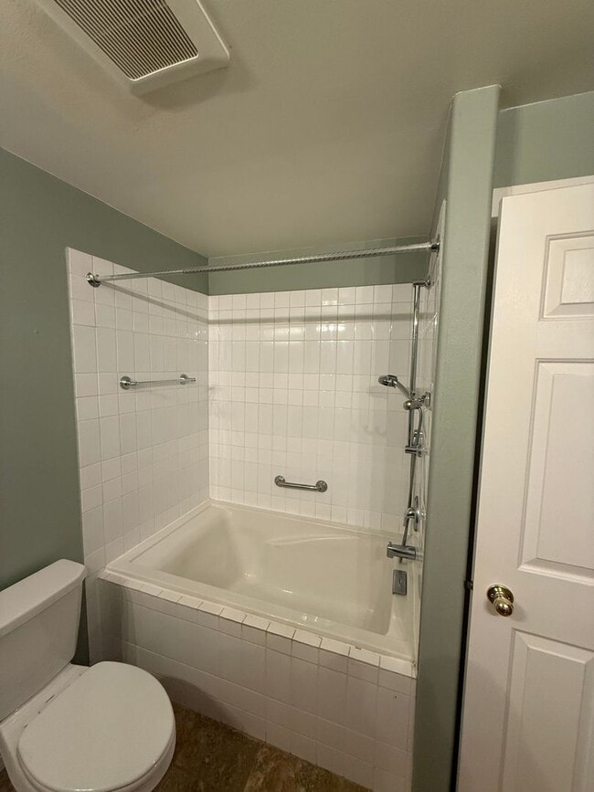 Building Photo - Spacious 5 Bedroom / 3 Bathroom Home for Rent in Lakeside, Montana