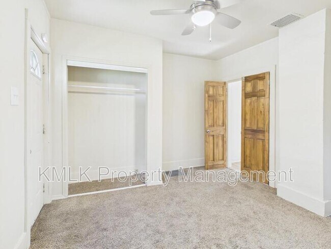 Building Photo - 534 Gage St