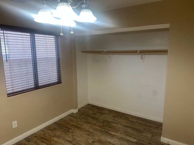 Building Photo - NW!! Single Story Home!! No Carpet!! Pot S...