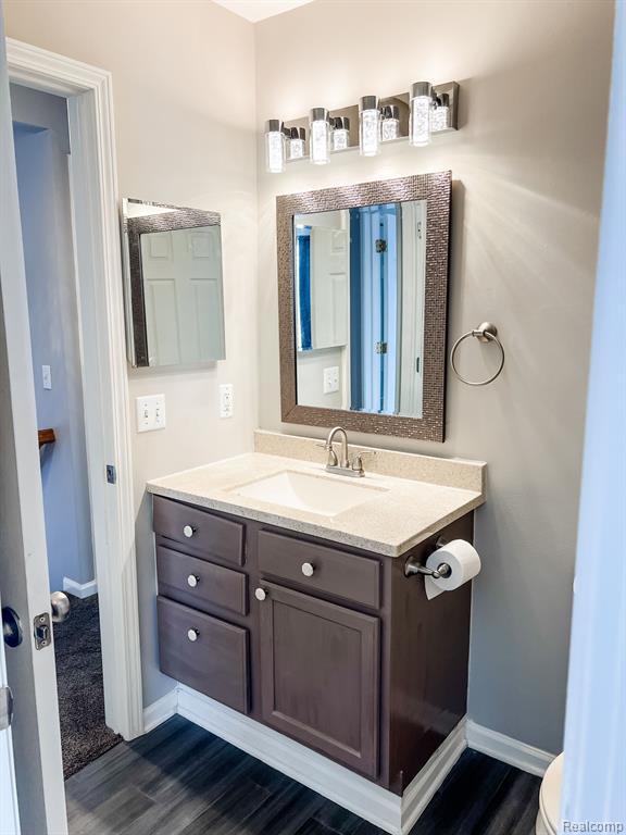 Building Photo - 1104 E Oak Dr